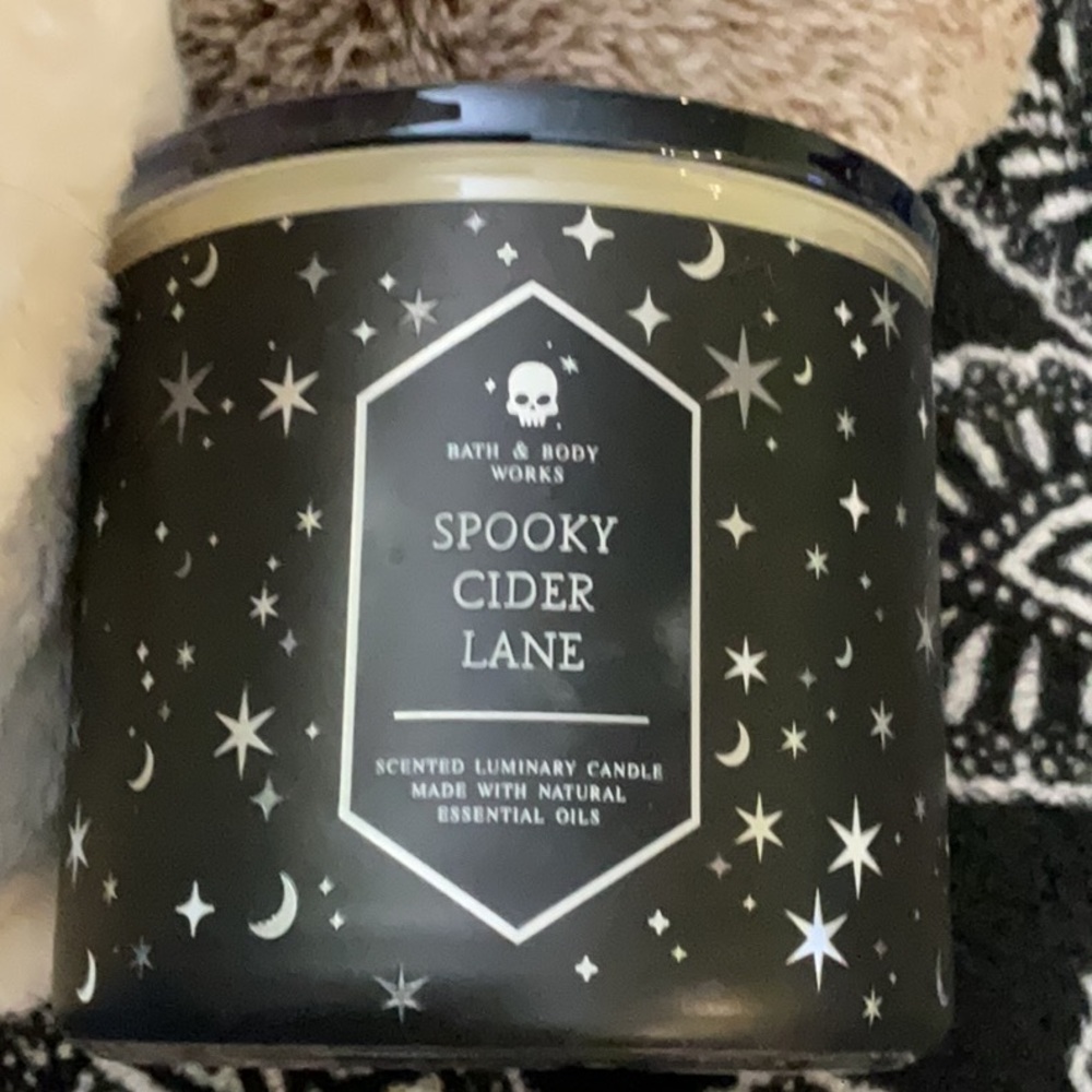 Bath and body works spooky cider lane candle with skull lid